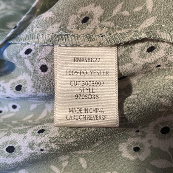 Max Studio sweet ruffled cap sleeve blouse. Sage green/black/off white EUC sz XL - Picture 6 of 10